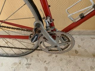 Bicicleta de carreras clásica para restaurar