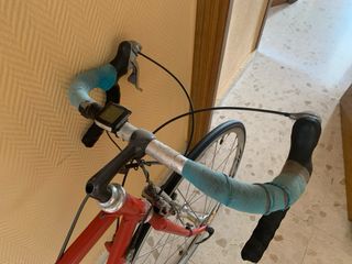 Bicicleta de carreras clásica para restaurar