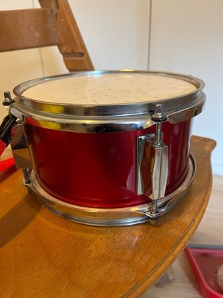 Tambor infantil rojo con correa