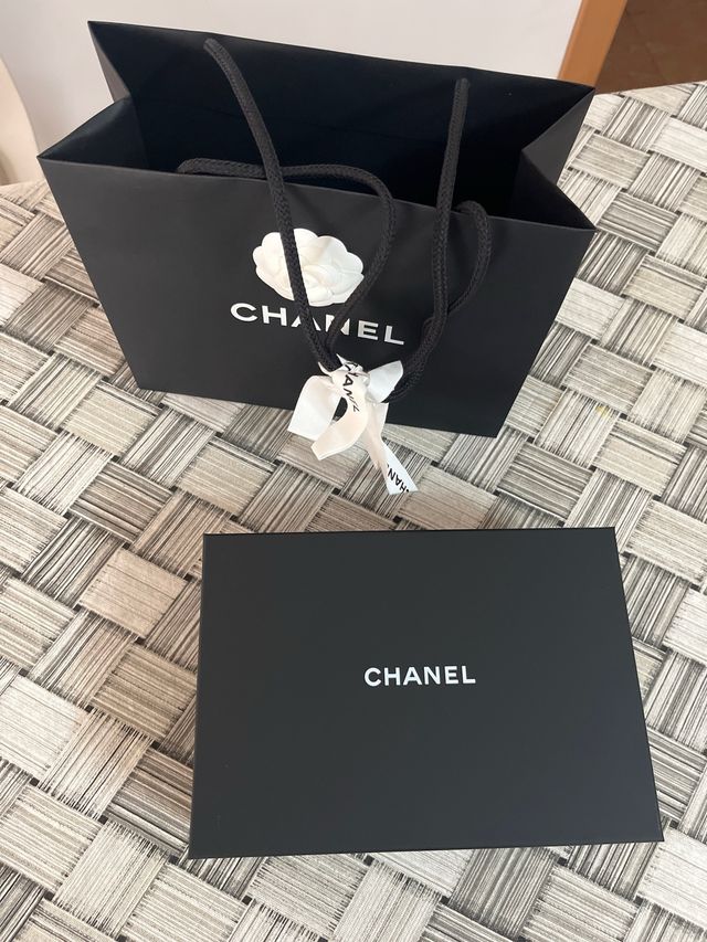 Caja y Bolsa Chanel Negra