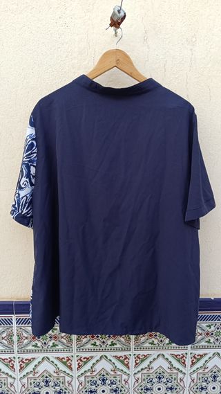 Camisa azul con estampado y lisa