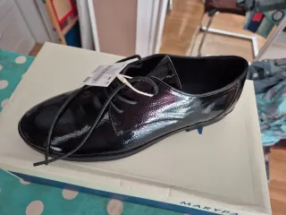 Zapatos negros charol cordones