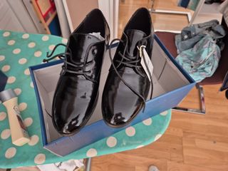 Zapatos negros charol cordones