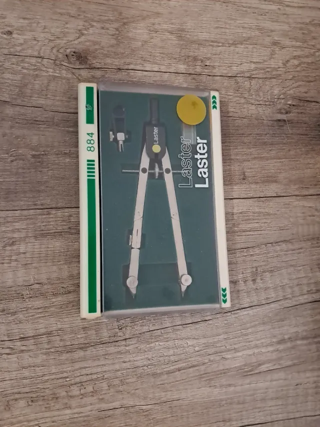 Compás LASTER 884