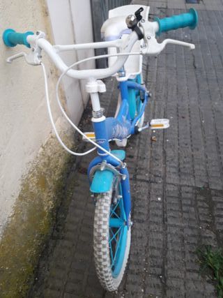 Bicicleta niña azul y blanca