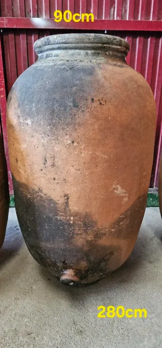 Antiguas tinajas de barro