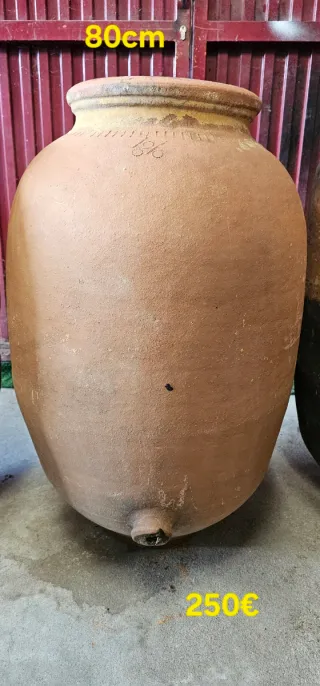 Antiguas tinajas de barro