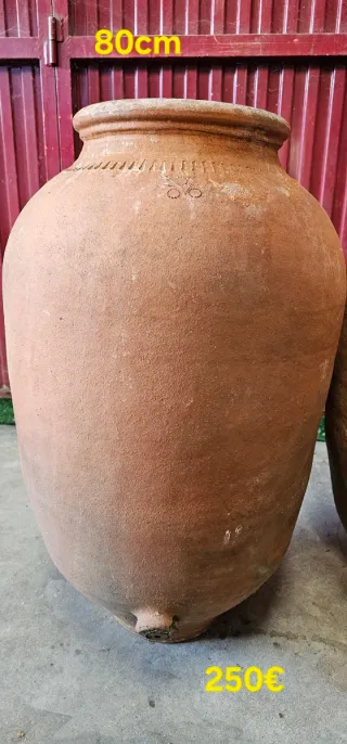 Antiguas tinajas de barro