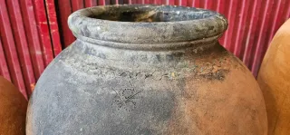 Antiguas tinajas de barro