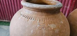 Antiguas tinajas de barro