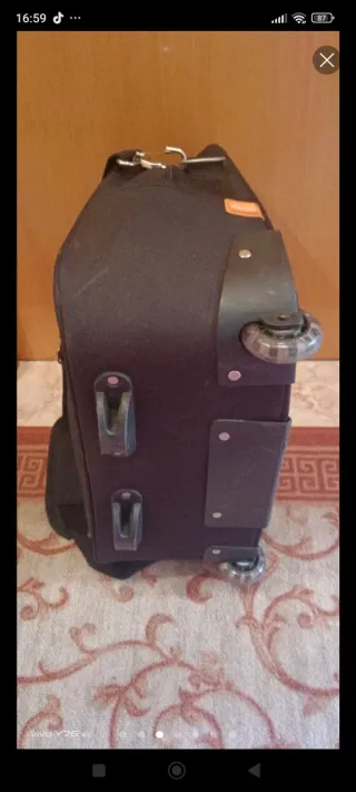 Maleta de cabina negra con ruedas