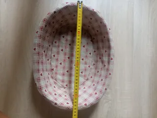 Cesta mimbre forrada corazones