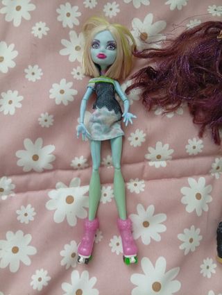 Muñeca Monster High con patines