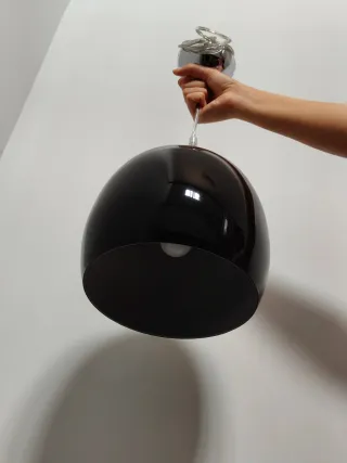 Lámpara colgante negra y plateada