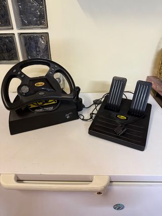 Volante Mad Catz con pedales