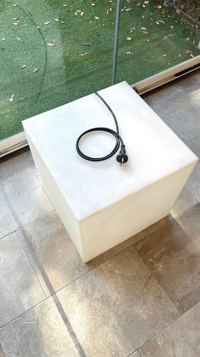 Cubo luminoso para jardín