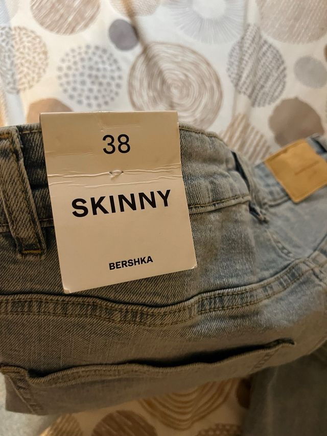 Vaqueros Skinny Bershka sin estrenar