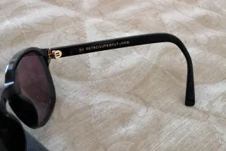 Occhiali da sole neri lucidi