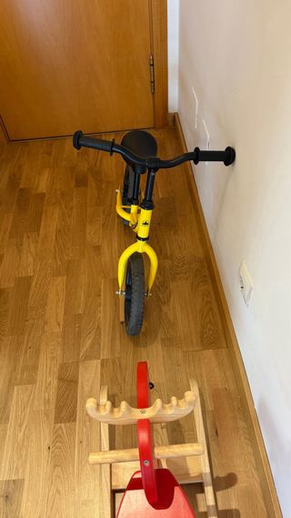 Bicicleta balancín de madera para niños