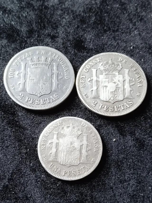 Lote de 2 pesetas y 1 de peseta de plata
