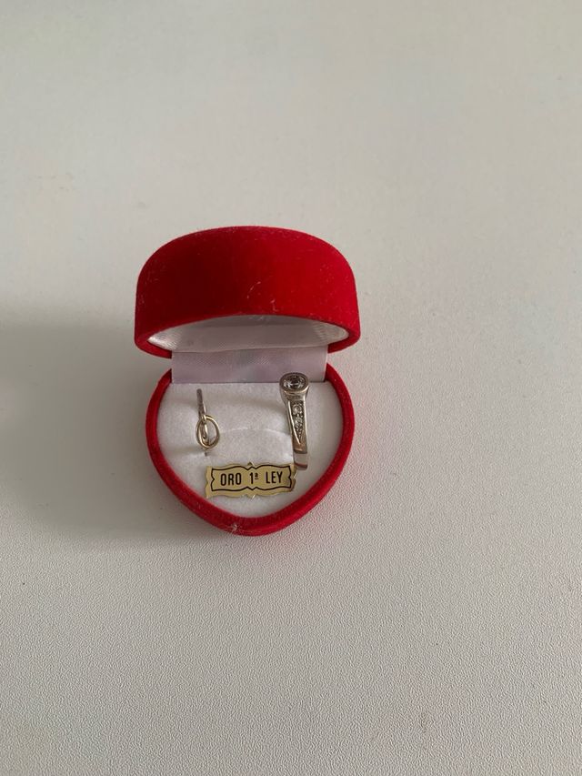 Anillo y pendiente corazón rojo