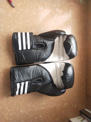 Guantes de boxeo Adidas negros