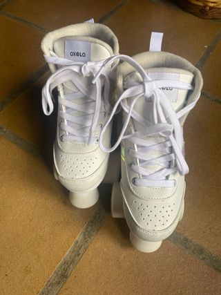 Patines infantiles blancos con detalles iridiscent