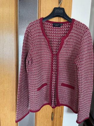 Chaqueta Cortefiel Burdeos y Beige