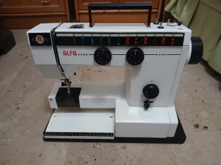 Máquina de coser Alfa + accesorios