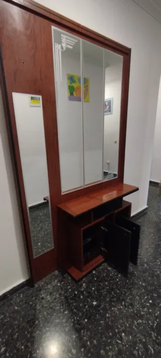 Mueble recibidor madera marrón y negro