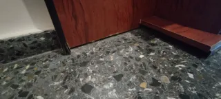 Mueble recibidor madera marrón y negro