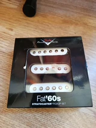 Guitarra Fender Stratocaster MIM Blanca