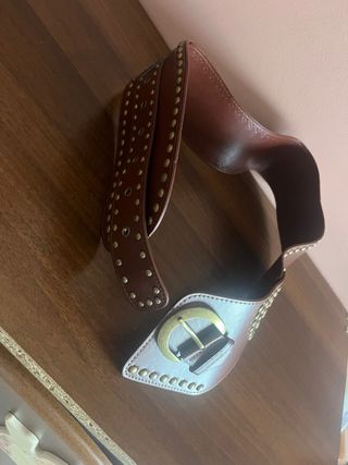 Cinturón ancho mujer tachuelas hebilla dorada