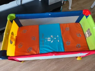 Cuna de viaje infantil