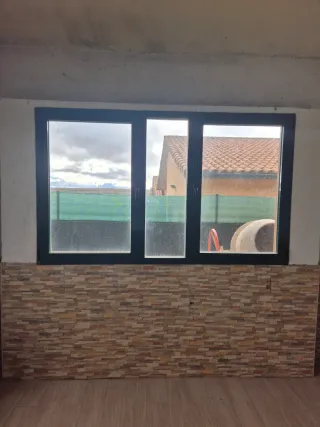 4 ventanas y 2 puertas