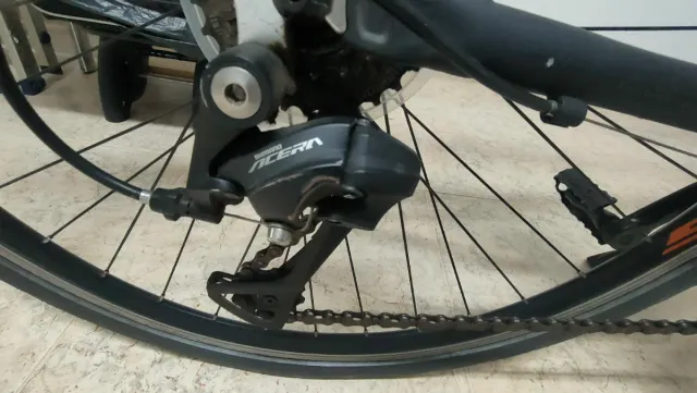 Bicicleta híbrida Serious Cedar aluminio. 28"