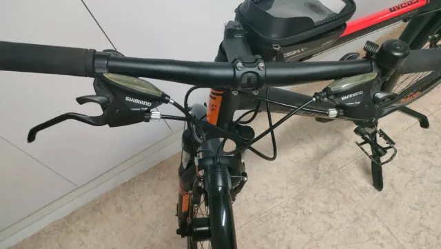 Bicicleta híbrida Serious Cedar aluminio. 28"