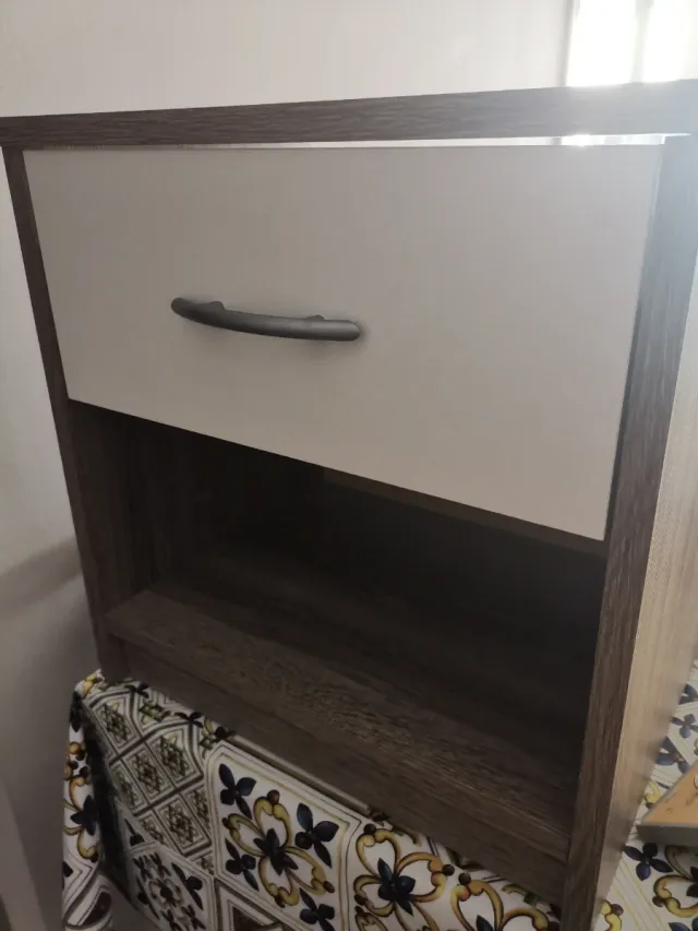 Mesita de noche moderna