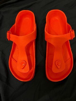 Sandalias planas - plástico rojo