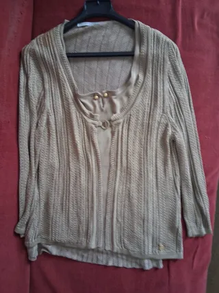 Conjunto chaqueta beige y oro