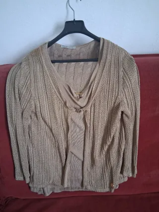 Conjunto chaqueta beige y oro