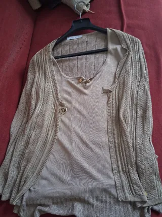 Conjunto chaqueta beige y oro