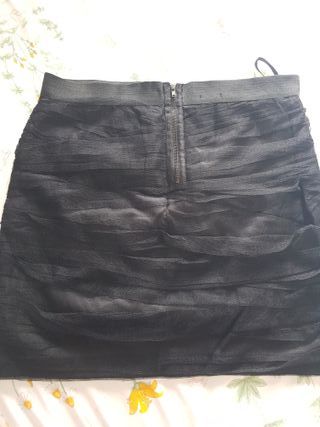 Falda tubo tul negra ajustada corta