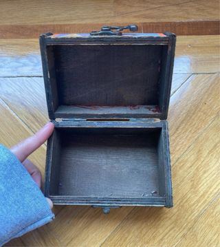 Caja de madera decorada