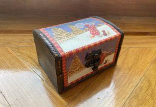 Caja de madera decorada