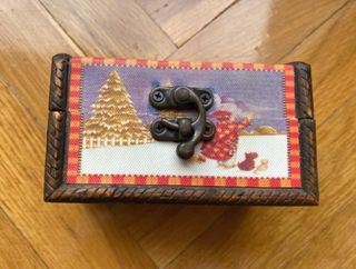 Caja de madera decorada