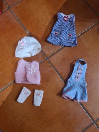 Dos Nancy con vestidos y accesorios