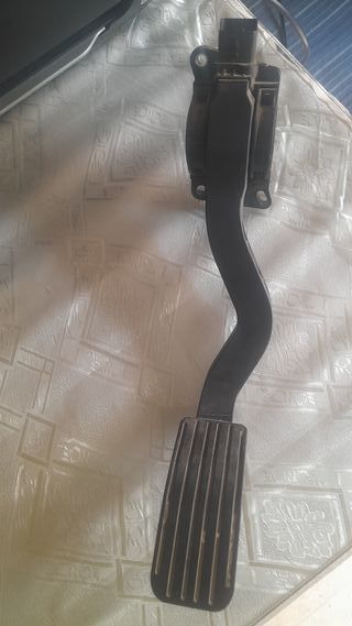 Faro Izquierdo Peugeot 307 y Pedal Acelerador