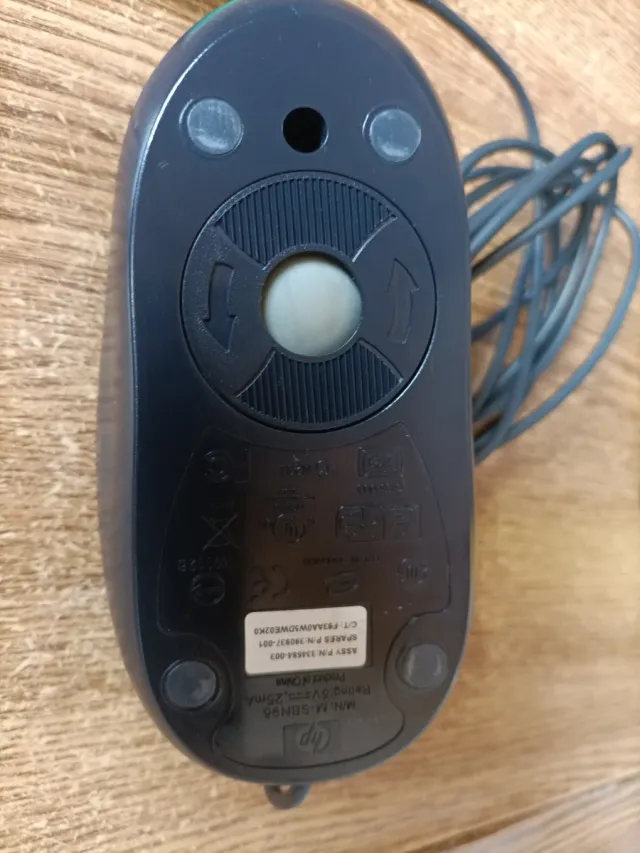Ratón HP antiguo con conector verde