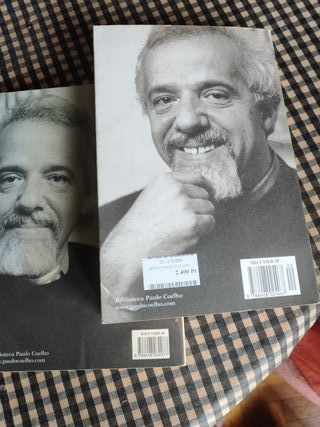 2 libros de Paulo Coelho como nuevos
